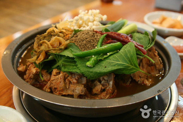 Cheonggiwa Bone Soup Haejangguk
