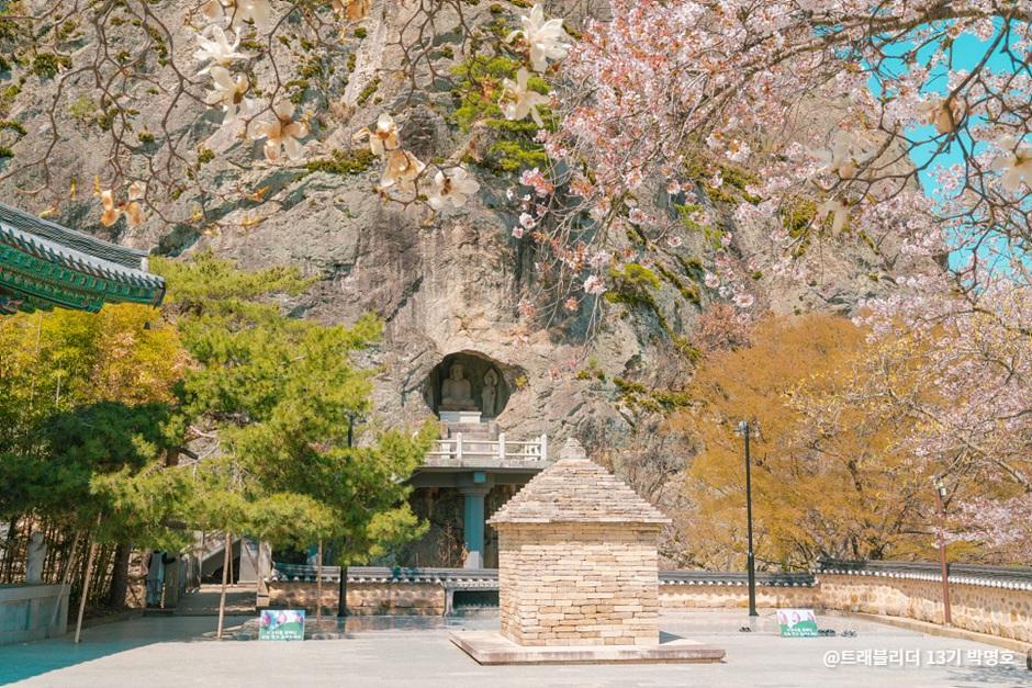 삼존석굴사