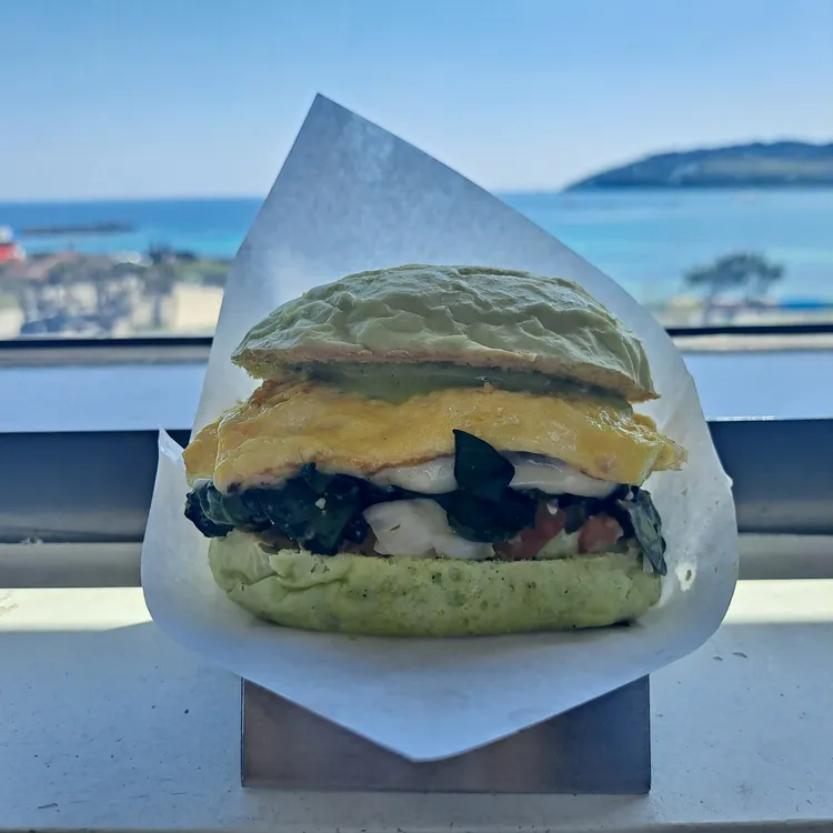 Muge Burger
