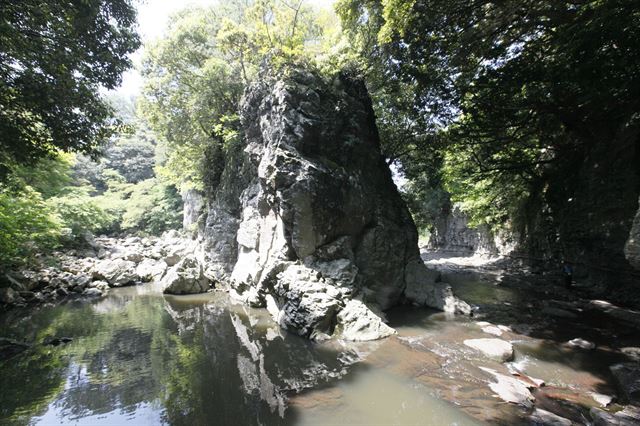 Andeok Valley
