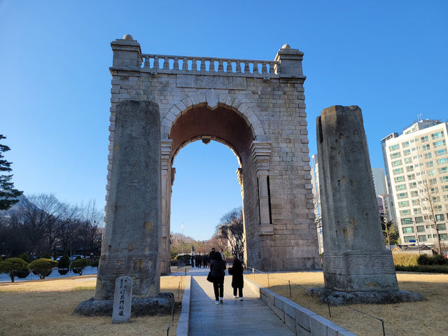 Dongnimmun Gate (Independence Gate)