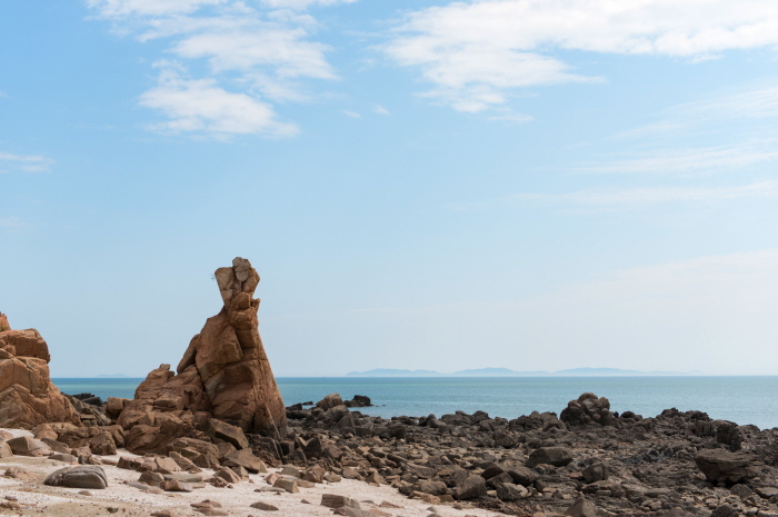 Seon-nyeo Bawi Beach