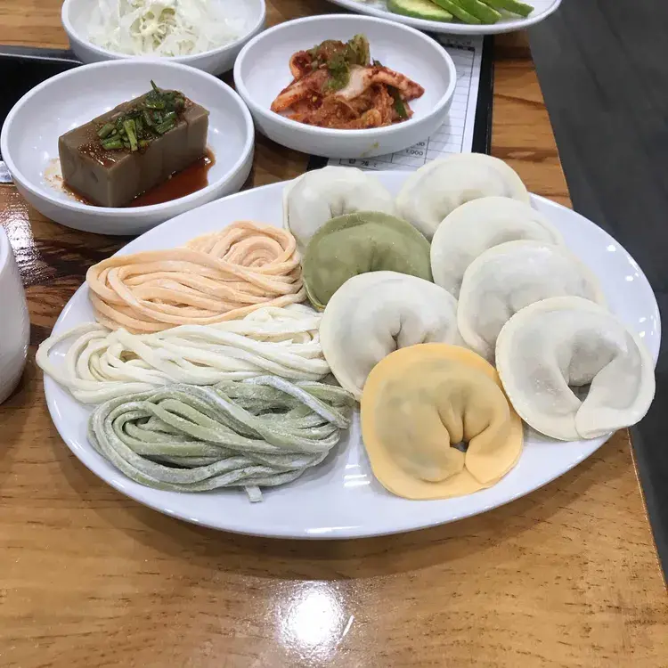 Hwanghaedo Kimchi Mandu Jeongol