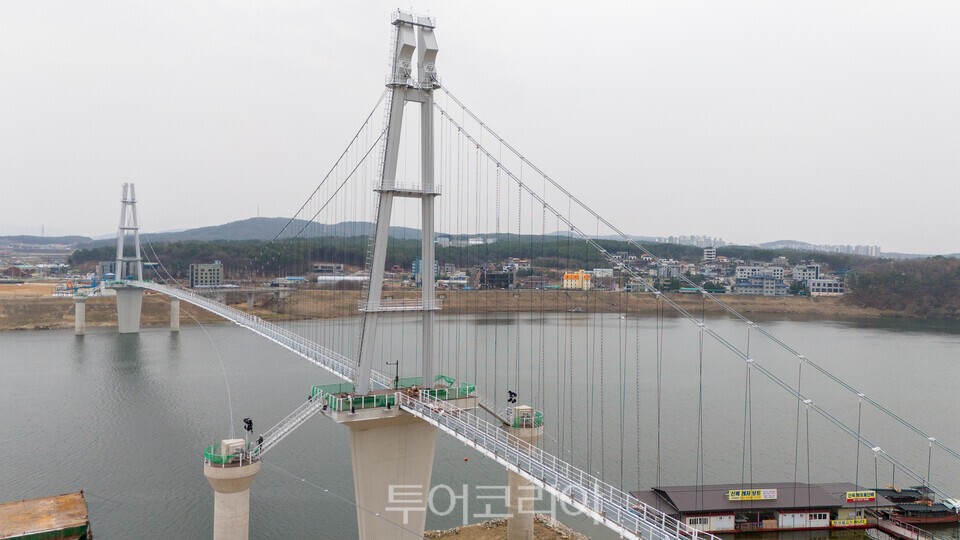 Yeoju Namhangang Suspension Bridge