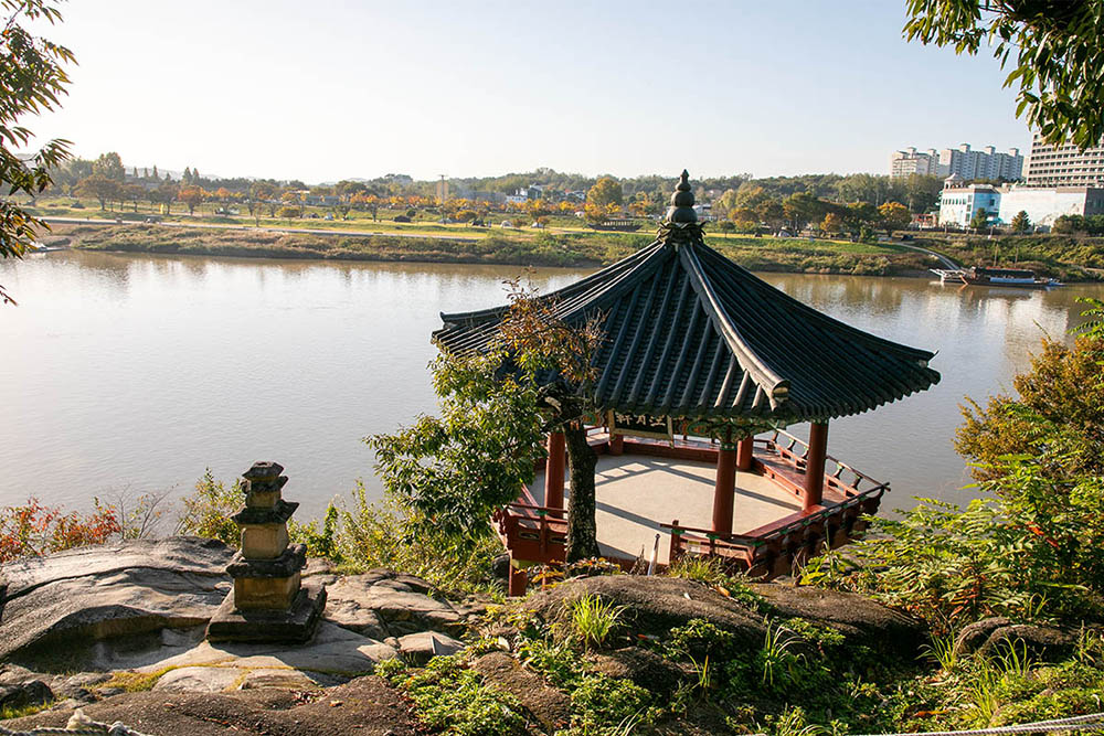 Silleuksa Temple