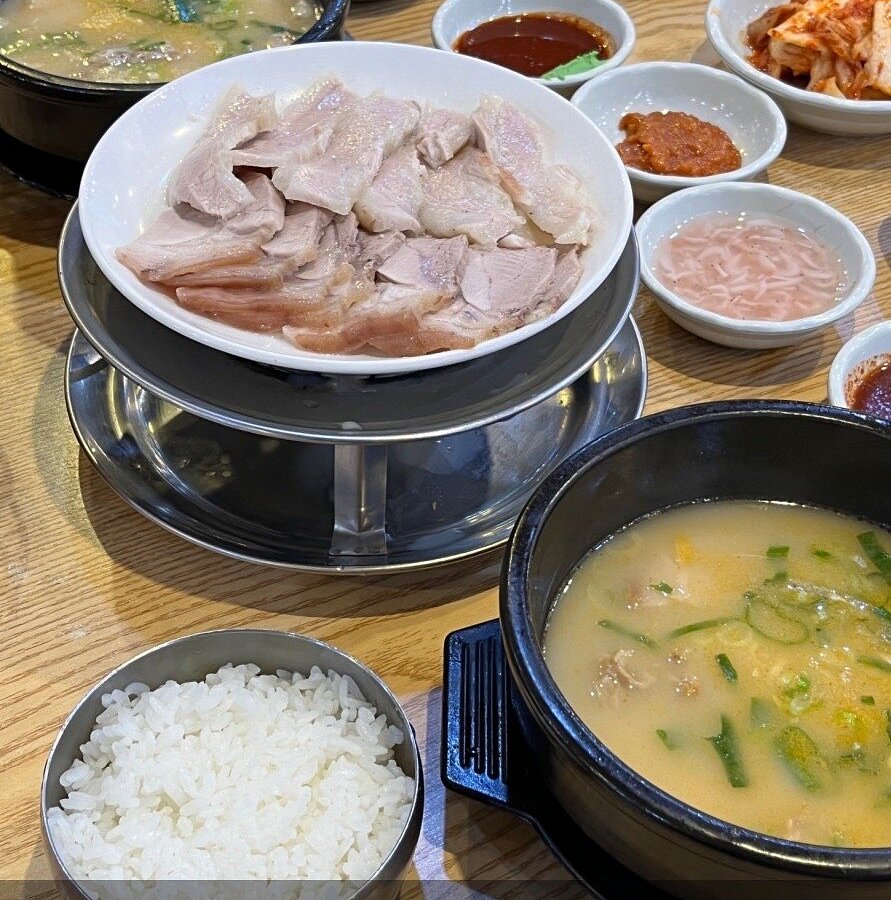 Ssangdungi Dwaeji Gukbap Main Branch