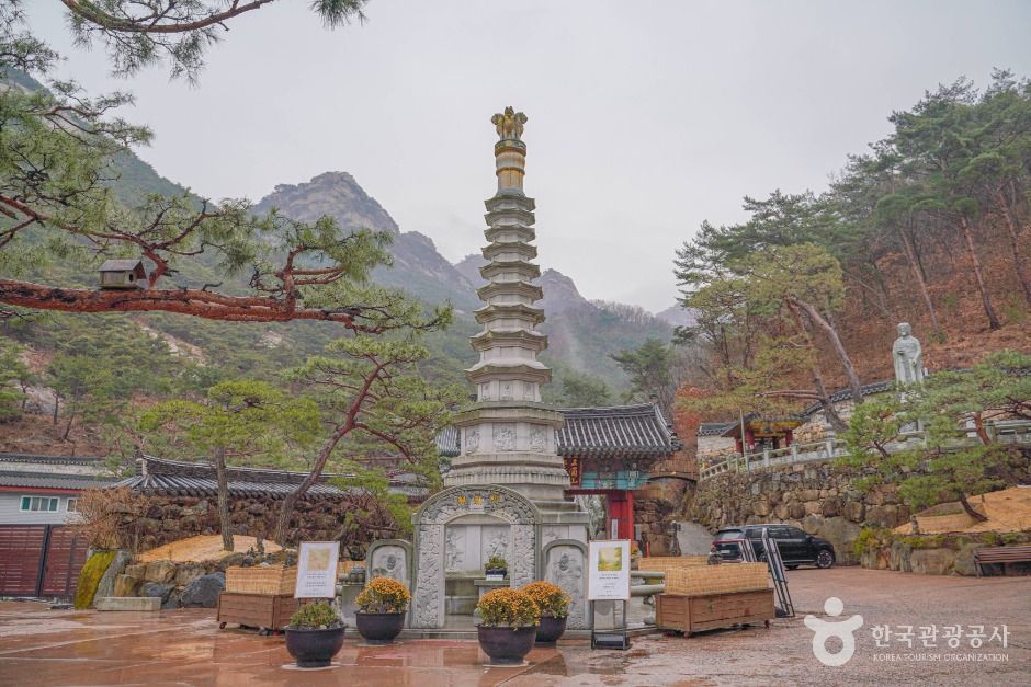 Samcheonsa Temple