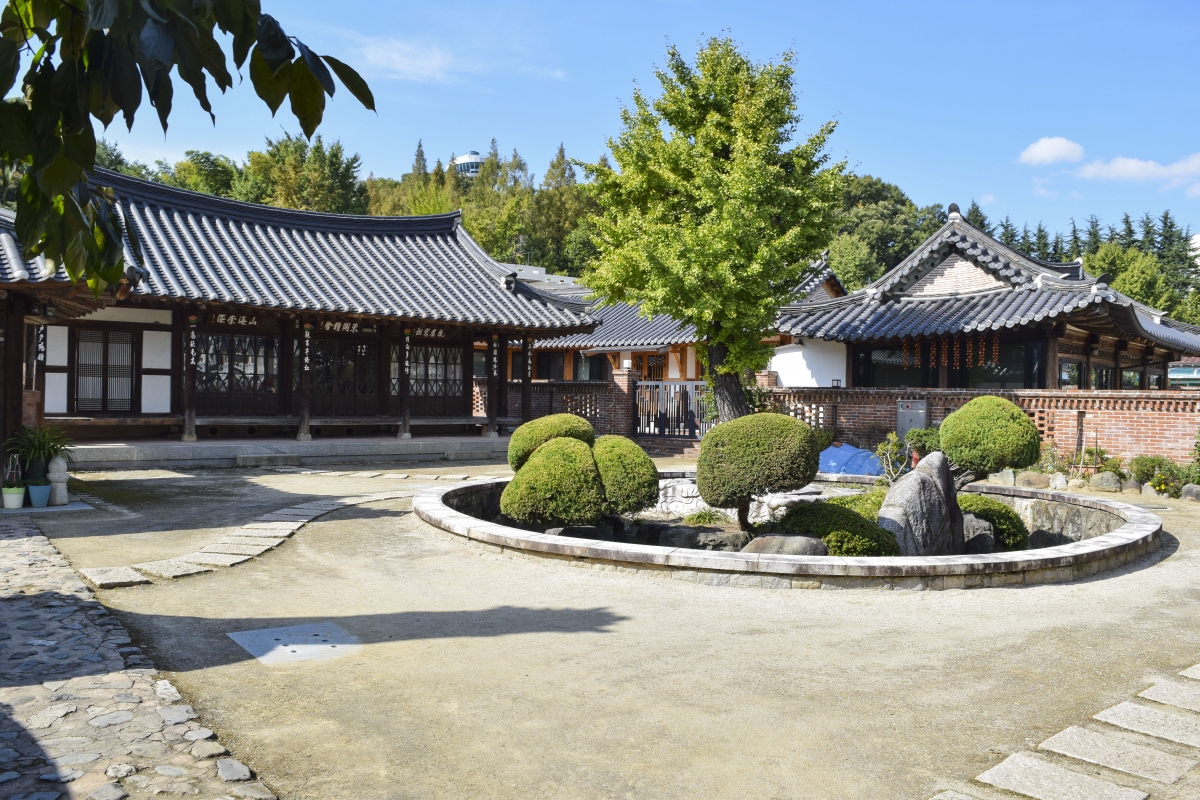 Lee Jang-woo House