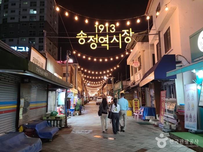 1913 Songjeong Station Market