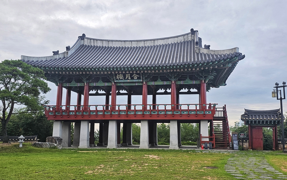 함월루