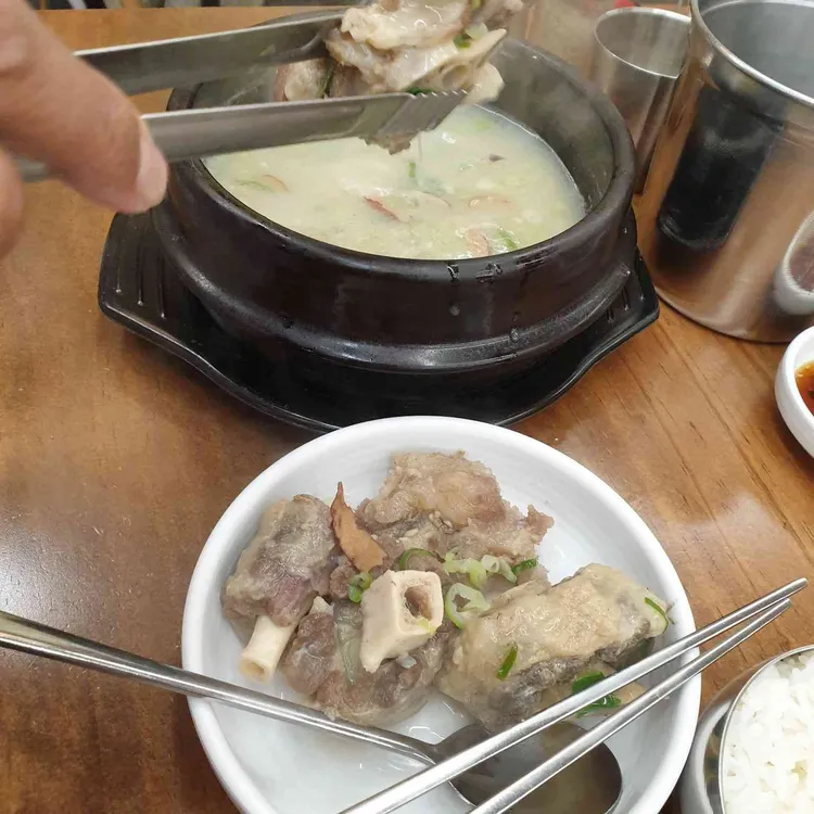 Chaega Sinchon Seolleongtang Samgyetang