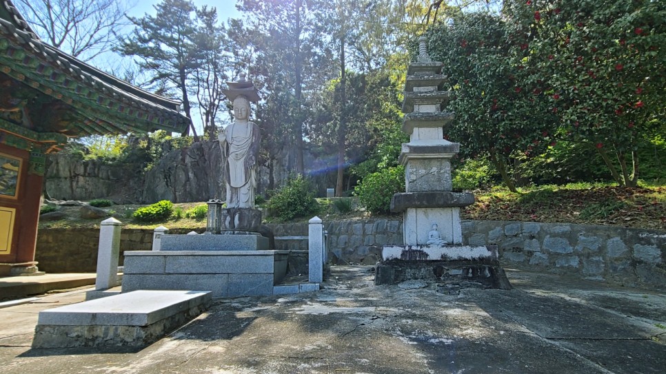 Hwaamsa Temple