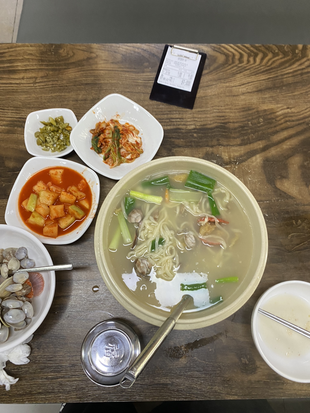 Hwanghae Seafood Kalguksu Main Branch