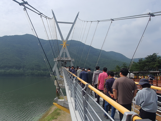 보현산댐 출렁다리