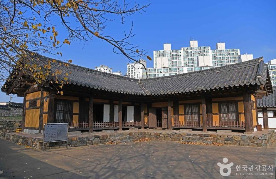 Hwadojin Fortress Site