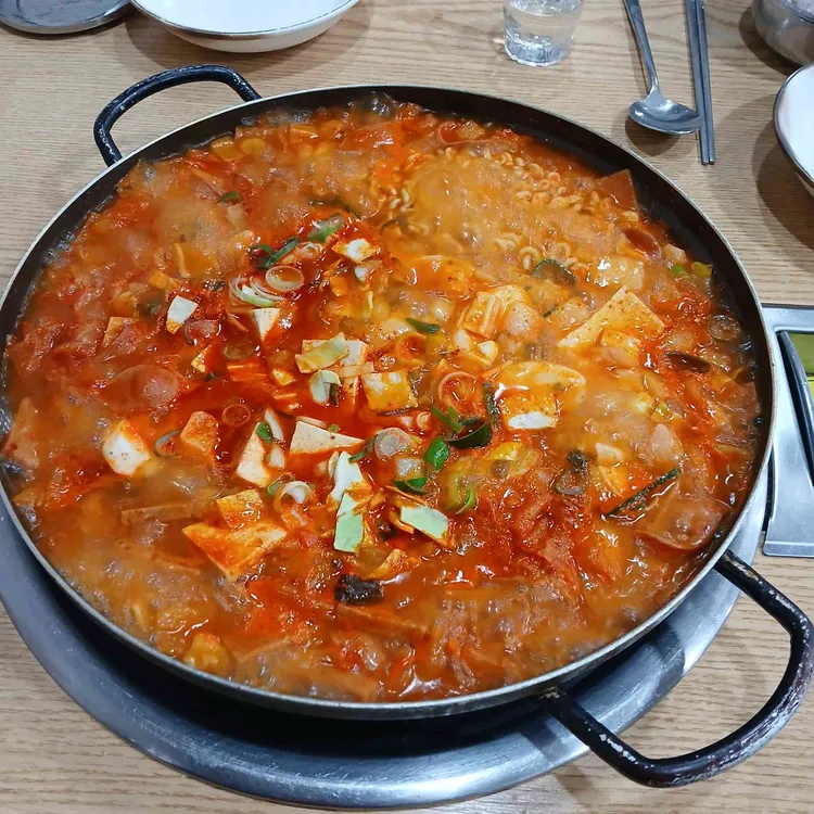 Ujin Samgyetang · Budae-jjigae