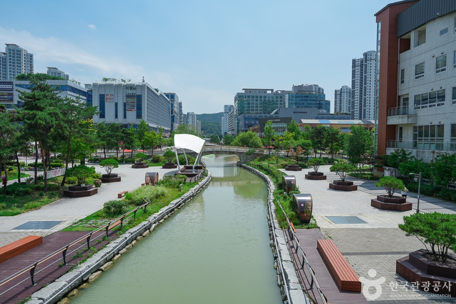Promenade du canal de la ville internationale de Cheongna