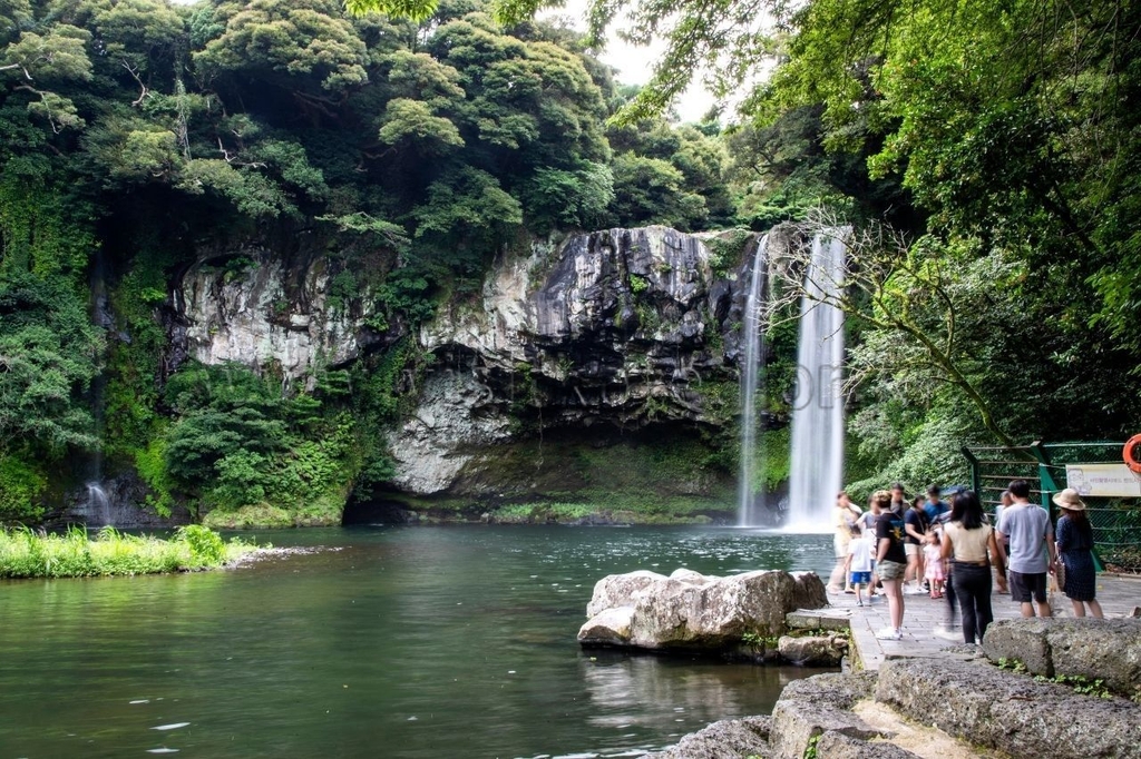 Cheonjiyeon Falls