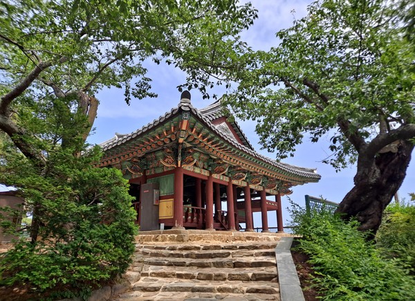 Gyeongpo Dae Pavilion Overlooking the East Sea