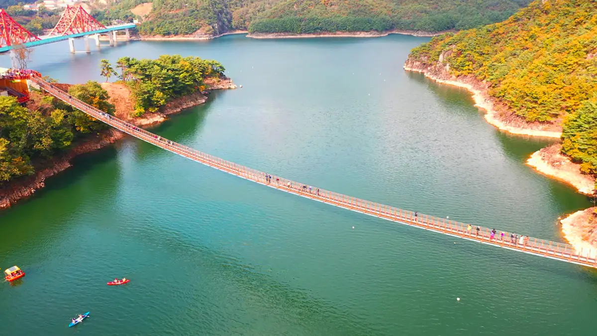 Chungcheongbuk-do Jecheon Oksunbong Suspension Bridge 벚꽃 단풍