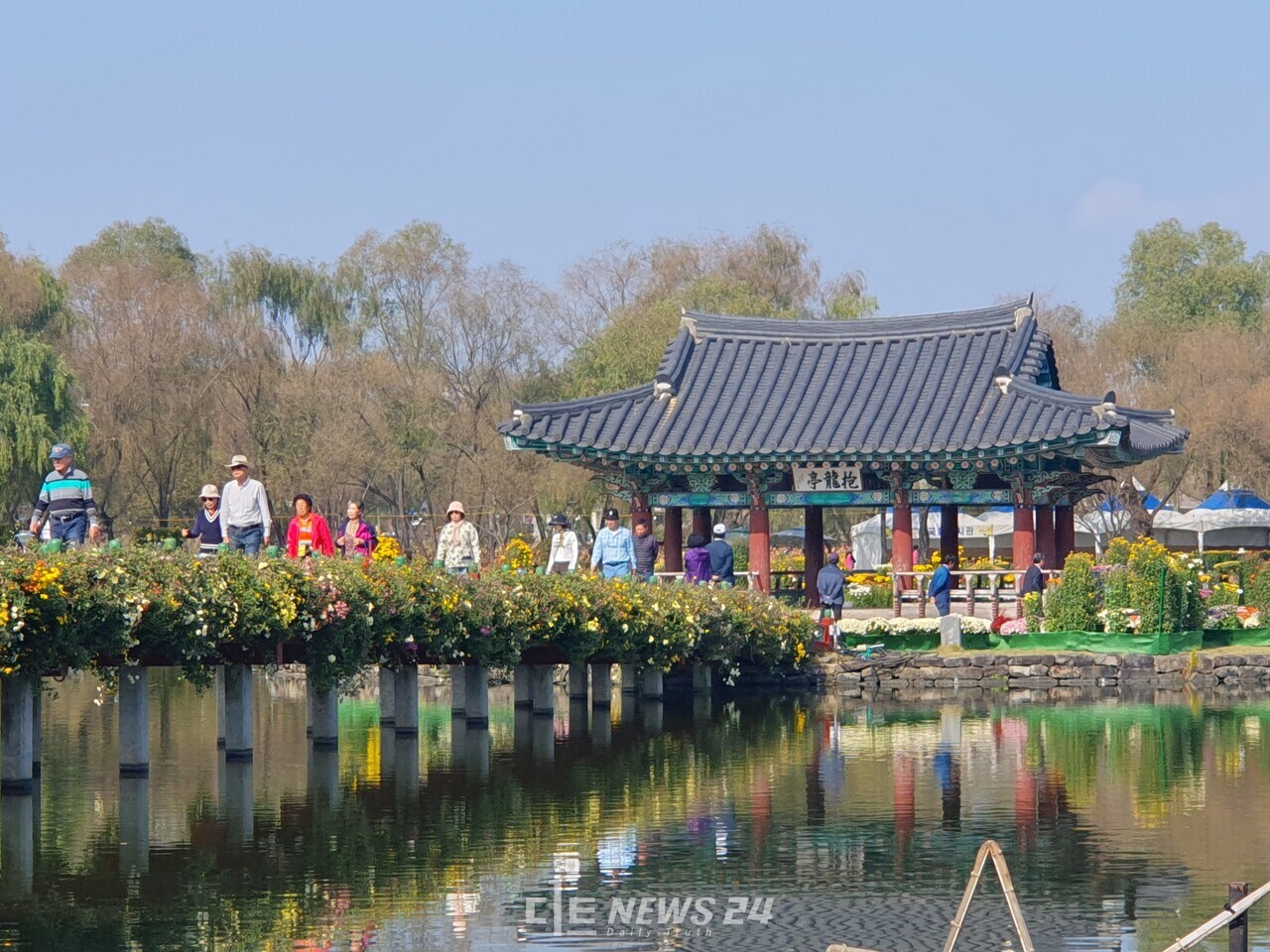 Chungnam Buyeo Gungnamji 계절 봄 가을