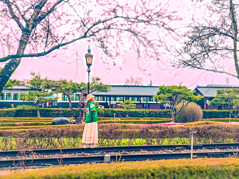 Jeonnam Gokseong Seomjingang Railway Village: cherry blossoms and autumn foliage