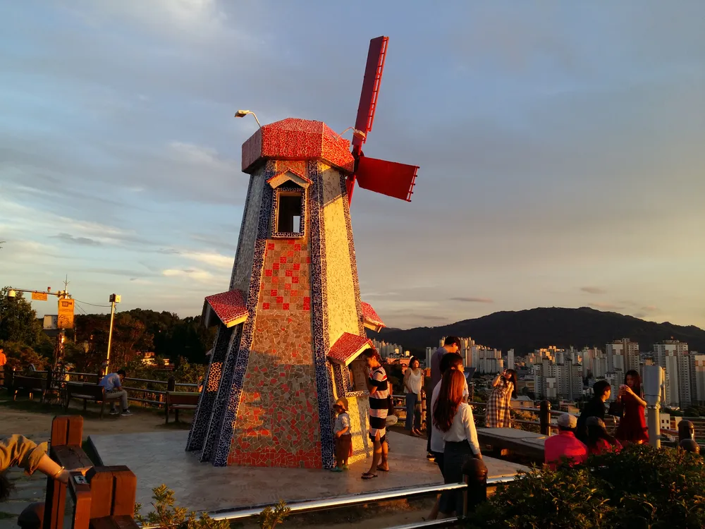 Daedong Sky Park Daejeon hill stroll and mural street art