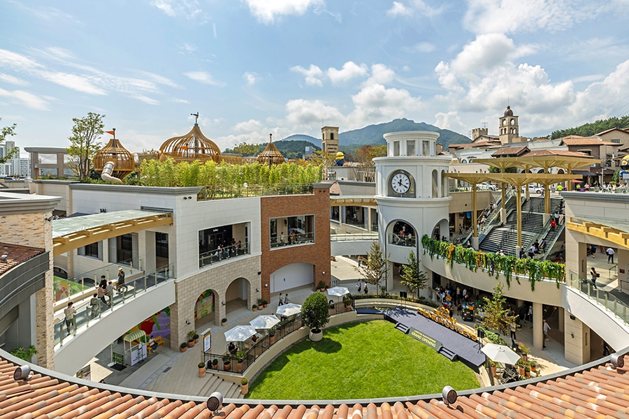 Shinsegae Simon Busan Premium Outlets, Tuscan-style shopping in Busan