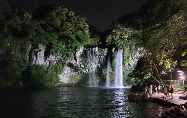 Jeju Sojeongbang Waterfall 야경