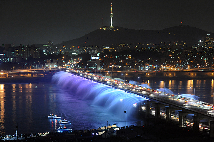 Han River Seoul riverside park stroll