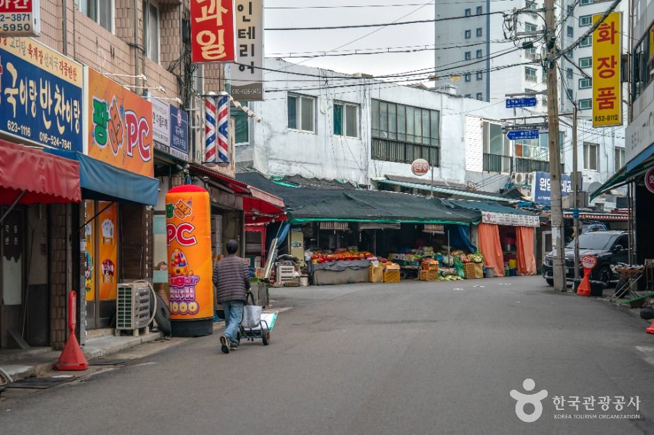 송현역 1분, 1982년부터 남은 8곳의 생활시장