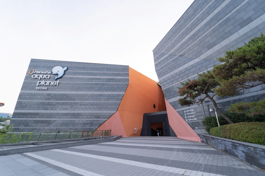 Aqua Planet Yeosu on the fourth above-ground floor of the 2012 Yeosu Expo site